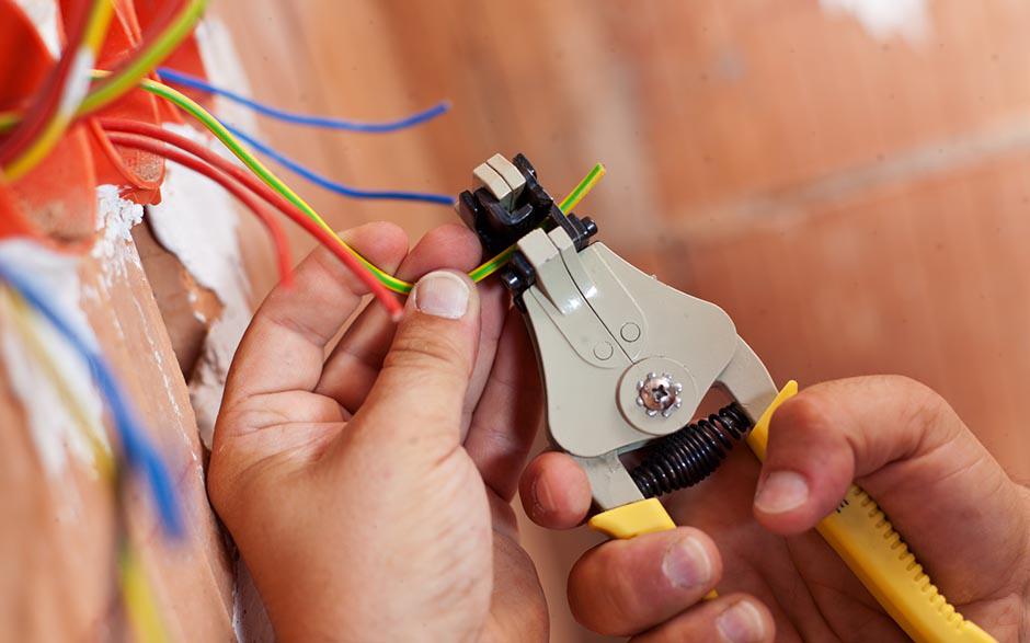 cherche électricien pas cher Menucourt